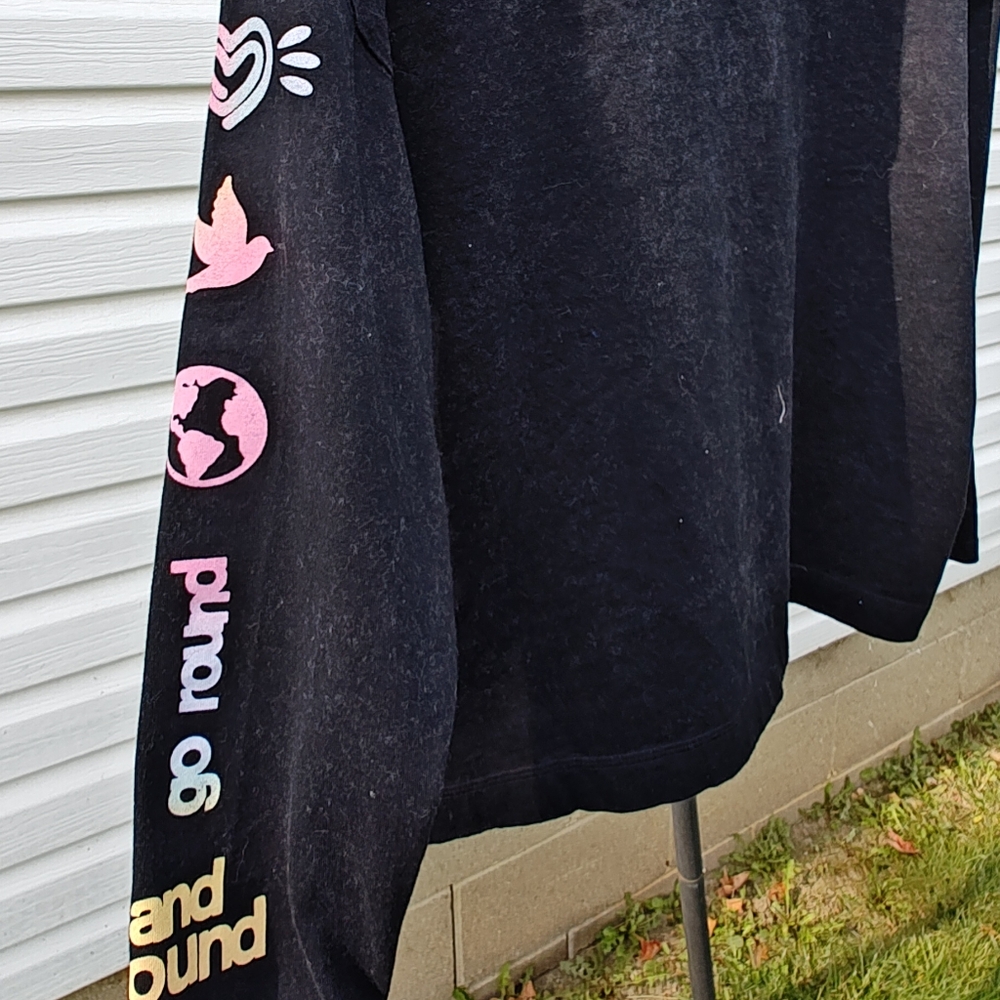 Old navy graphic pullover - Picture 2 of 3